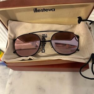 Illesteva Mykonos II Sunglasses - Black with Rose Mirror Flat Lens